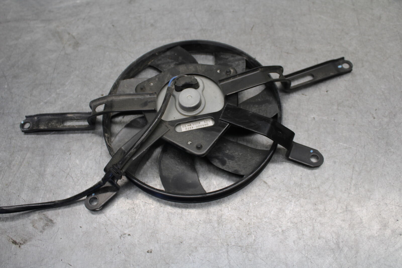 16-21 YAMAHA XSR900 ENGINE RADIATOR COOLING FAN BB664