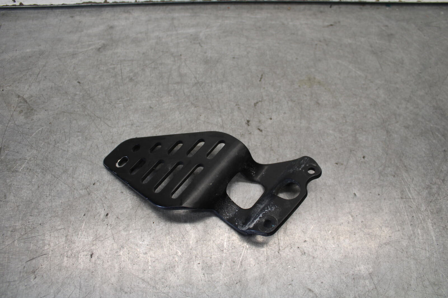 08-16 YAMAHA YZF R6 RIGHT REARSET REAR SET HEEL GUARD 13S-27446-10-00 BB665
