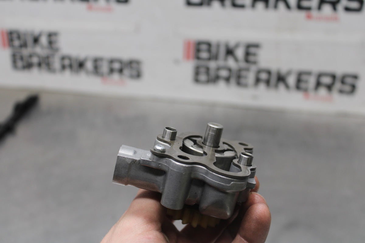 19-24 YAMAHA R3 ENGINE MOTOR OIL PUMP BB942