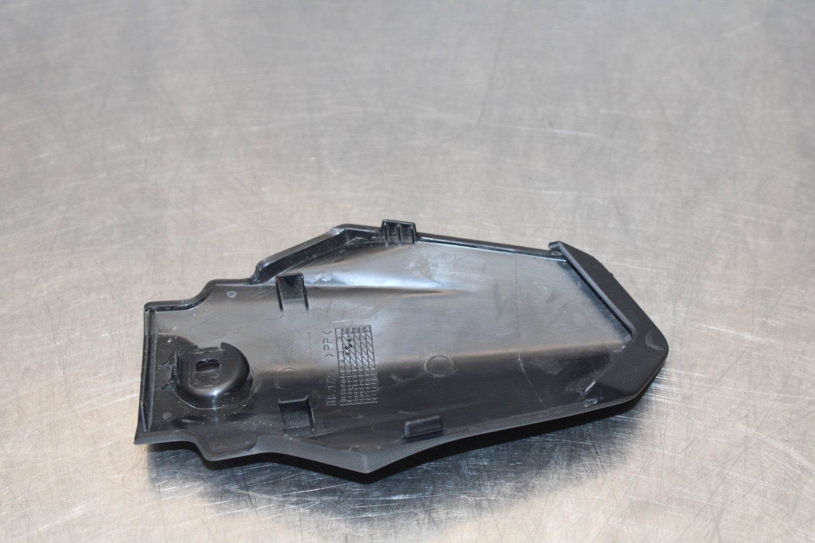22-25 YAMAHA YZF R7 CENTER REAR BACK TAIL FAIRING COVER TRIM COWL BB176