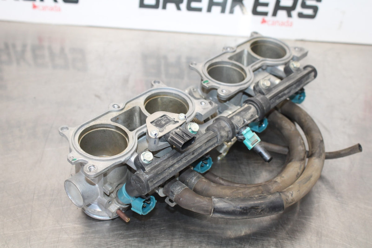 12 HONDA CB1000R MAIN FUEL INJECTORS / THROTTLE BODIES BB200