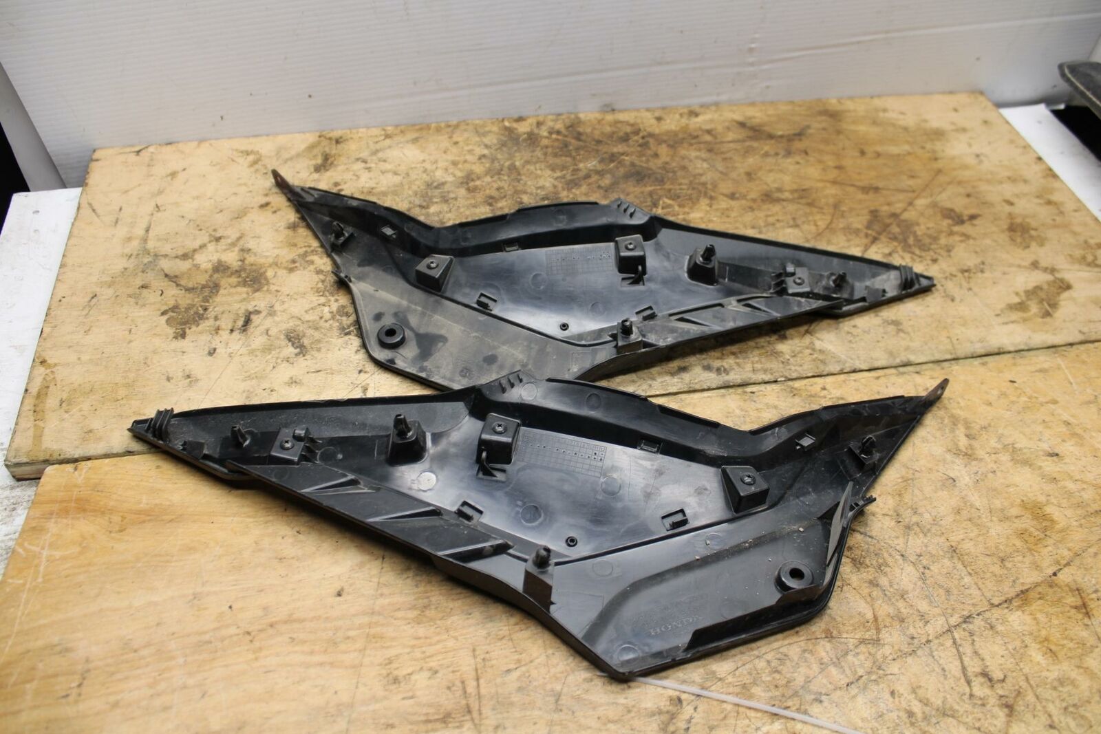16-18 HONDA CBR500R RIGHT LEFT FRONT SIDE SEAT PANELS TRIMS COWLS BB345 