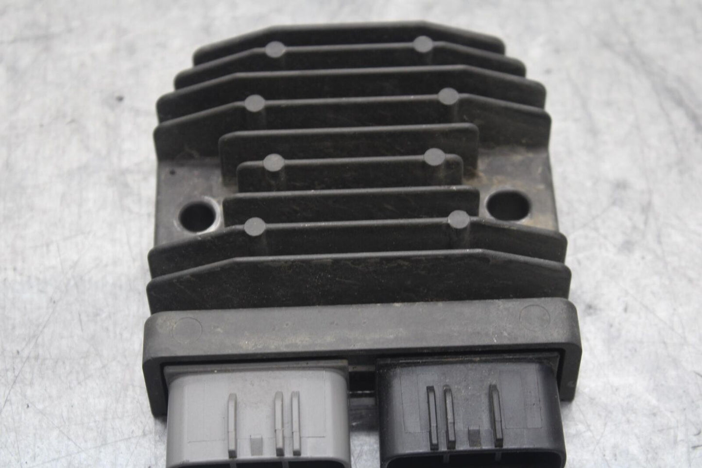 2014 Yamaha FZ09 RECTIFIER VOLTAGE REGULATOR 1D7-81960-01-00 BB81