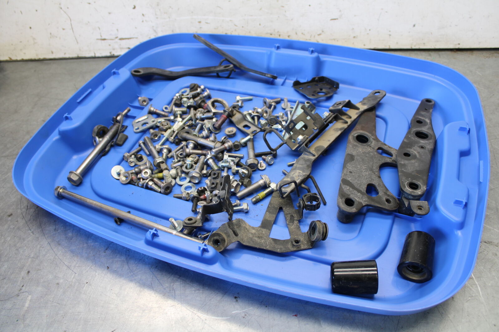 19-22 KAWASAKI Z400 ENGINE MOUNTING BOLTS HARDWARE MOTOR SCREWS BB708