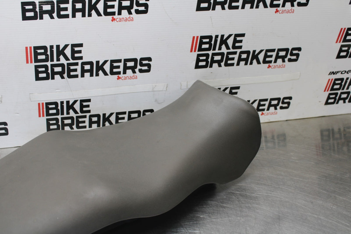 05 DUCATI SUPERSPORT 800 FRONT REAR SEAT SADDLE BB913