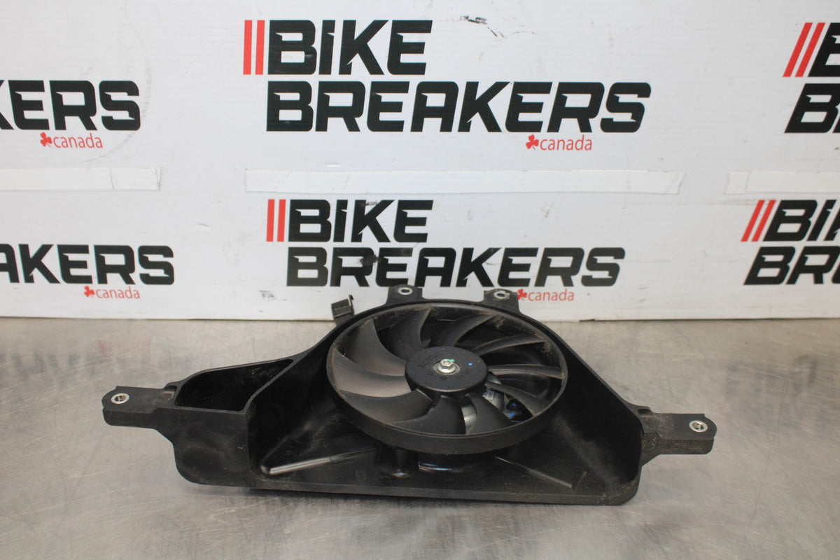 23-26 KAWASAKI NINJA ZX4RR ENGINE RADIATOR COOLING FAN BB898