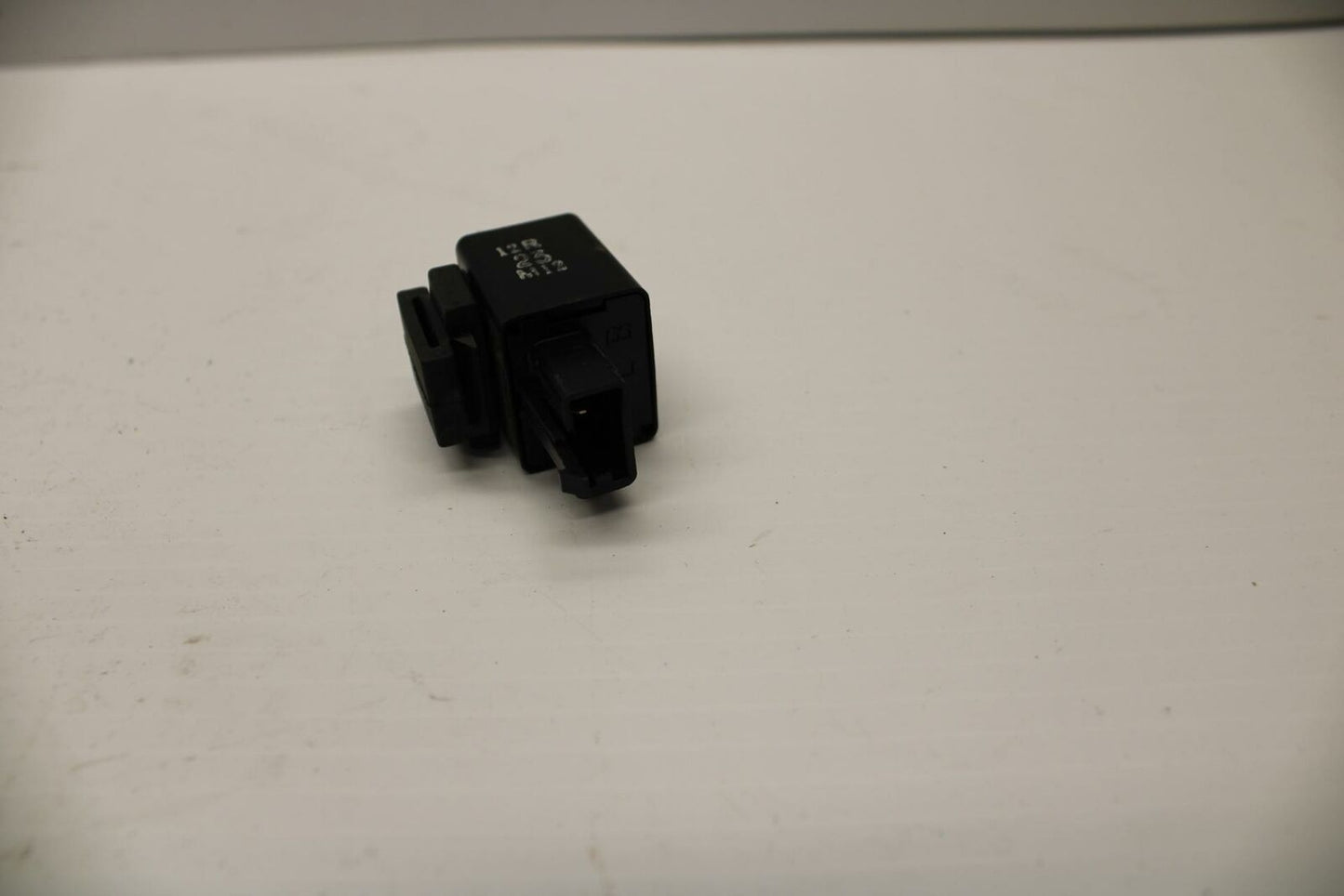 08-16 YAMAHA YZF R6 TURN SIGNAL BLINKER RELAY FLASHER SWITCH BB247