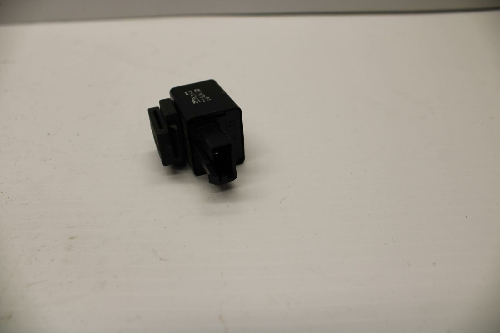 08-16 YAMAHA YZF R6 TURN SIGNAL BLINKER RELAY FLASHER SWITCH BB247