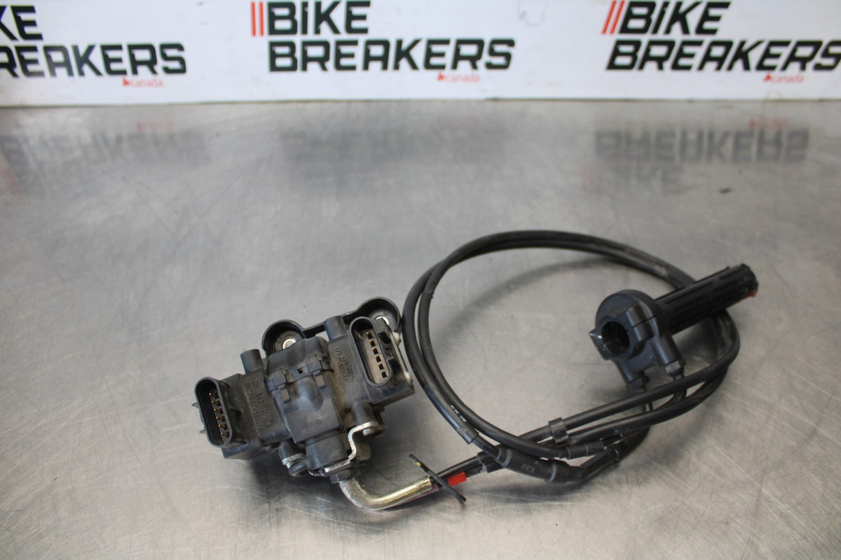 16 APRILIA TUONO V4 1100 RIGHT THROTTLE GRIP THROTTLE CABLES/ ACCELERATOR BB905