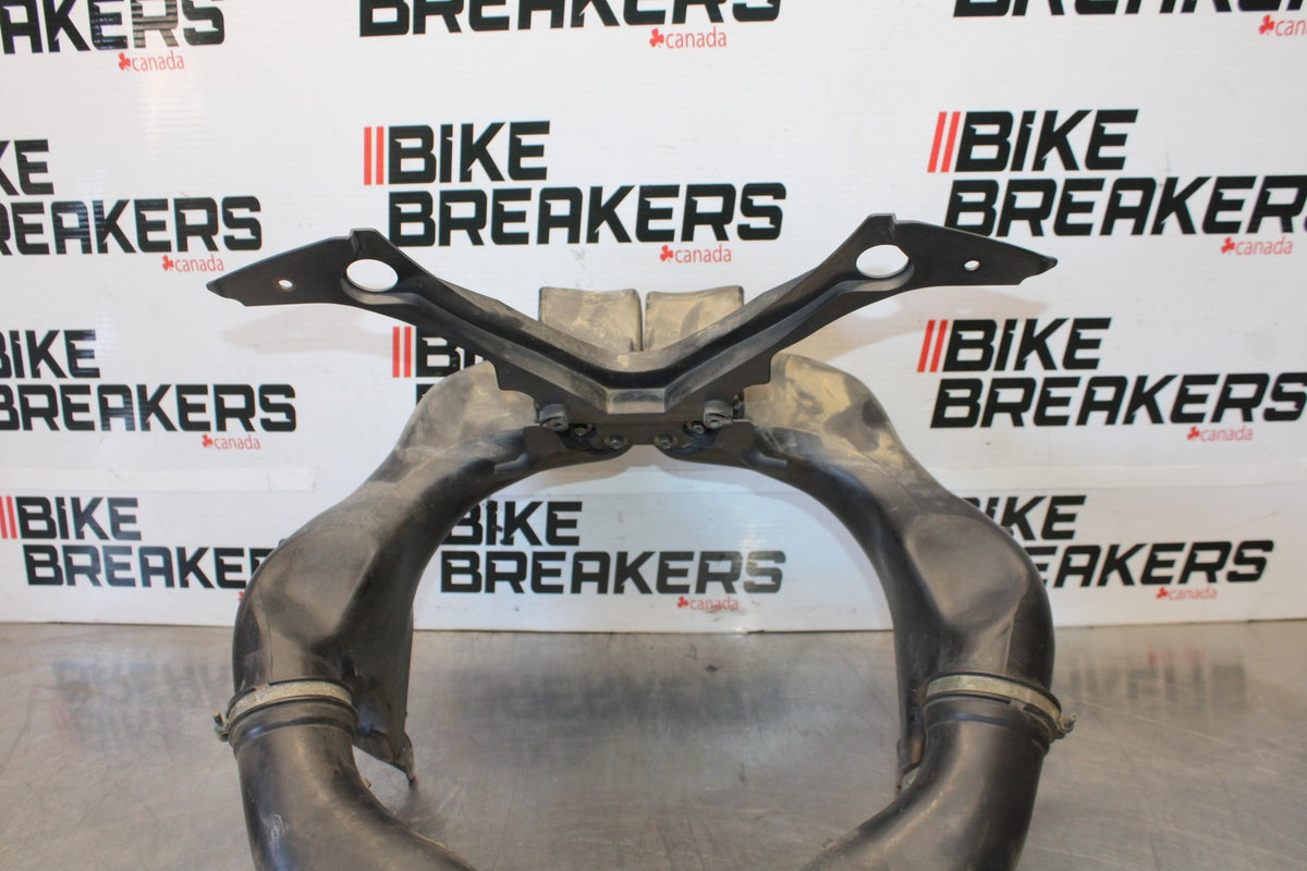 03-04 YAMAHA YZF R6 RIGHT LEFT AIR INTAKE DUCTS BB890