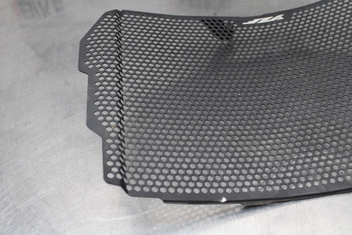 18 YAMAHA YZF R1 ENGINE RADIATOR MOTOR COOLER COVER GUARD BB838