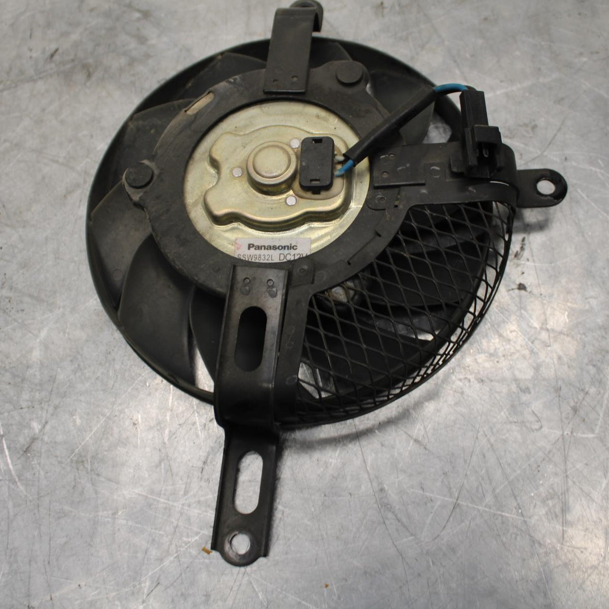 13 SUZUKI GSXR750 ENGINE RADIATOR COOLING FAN BB474