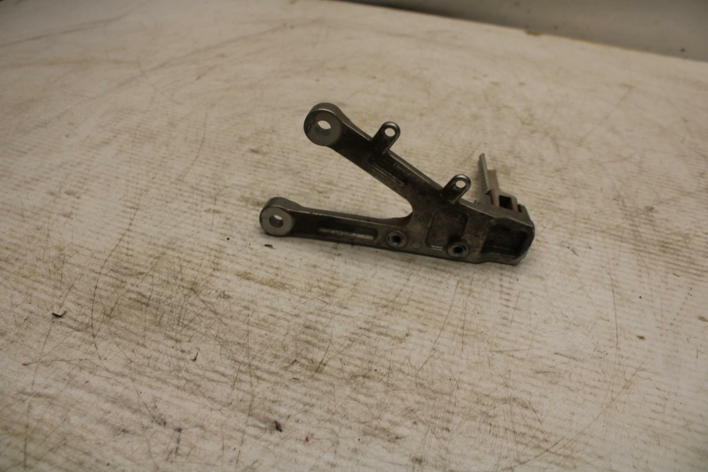 08-16 YAMAHA YZF R6 LEFT REARSET REAR SET DRIVER FOOT PEG REST STOP BB365