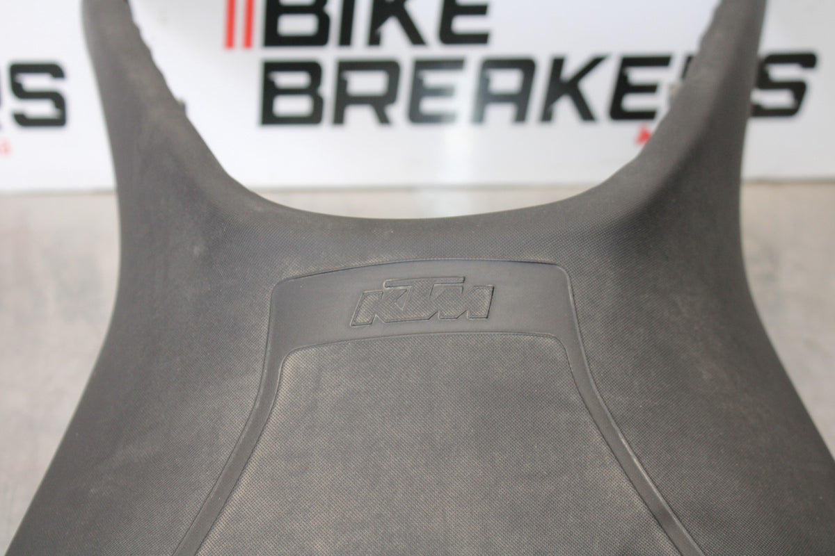 17-22 KTM 390 DUKE FRONT DRIVERS SEAT PAD SADDLE PILLION BB180