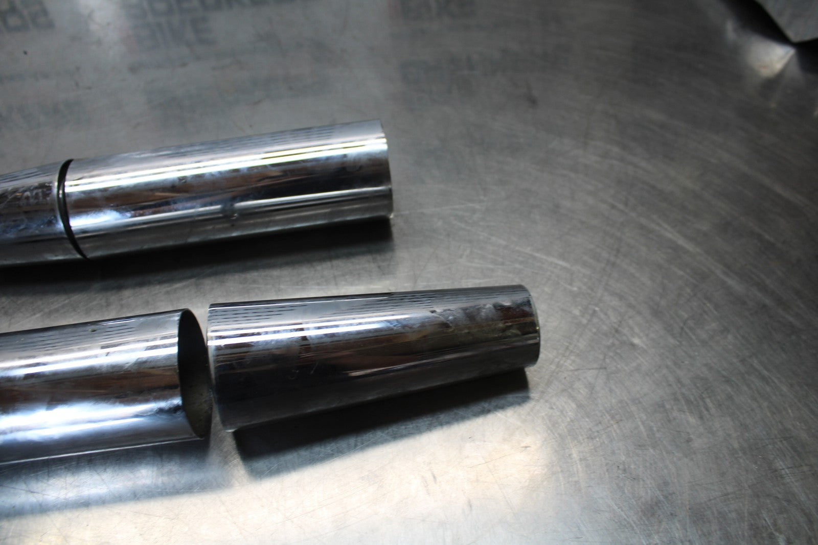 03-08 KAWASAKI VULCAN 1600 FRONT FORK COVER TOP GUARD SHIELD COWL BB196