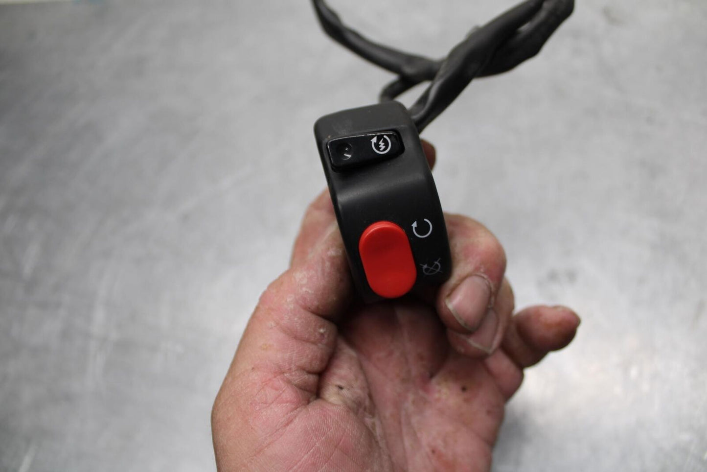 06-07 TRIUMPH DAYTONA 675 DAYTONA 675 RIGHT CLIP  KILL OFF START SWITCH BB441