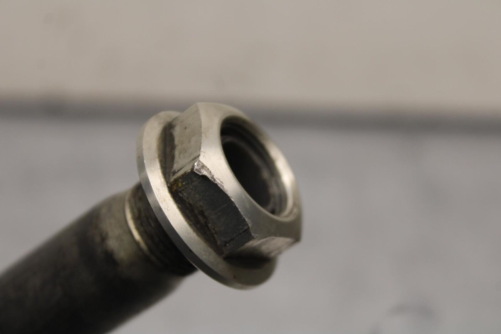 2011 Suzuki GSXR600 FRONT WHEEL RIM AXLE PIVOT BOLT 54711-14J00 BB94