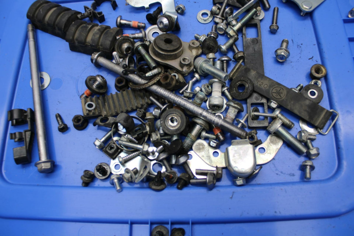 09 YAMAHA FZ6 ENGINE MOUNTING BOLTS HARDWARE MOTOR SCREWS BB295