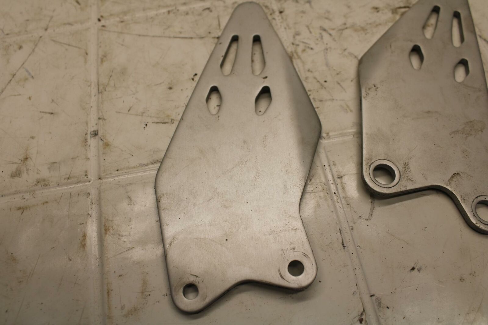 19-20 KAWASAKI NINJA ZX6R LEFT RIGHT REARSET REAR SET HEEL GUARD COVER  BB407