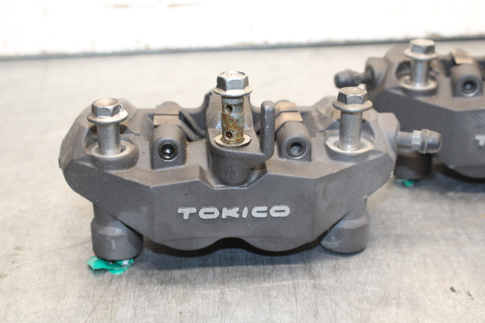 06-07 SUZUKI GSXR750 RIGHT LEFT FRONT BRAKE CALIPER SET PAIR CALIPERS BB670
