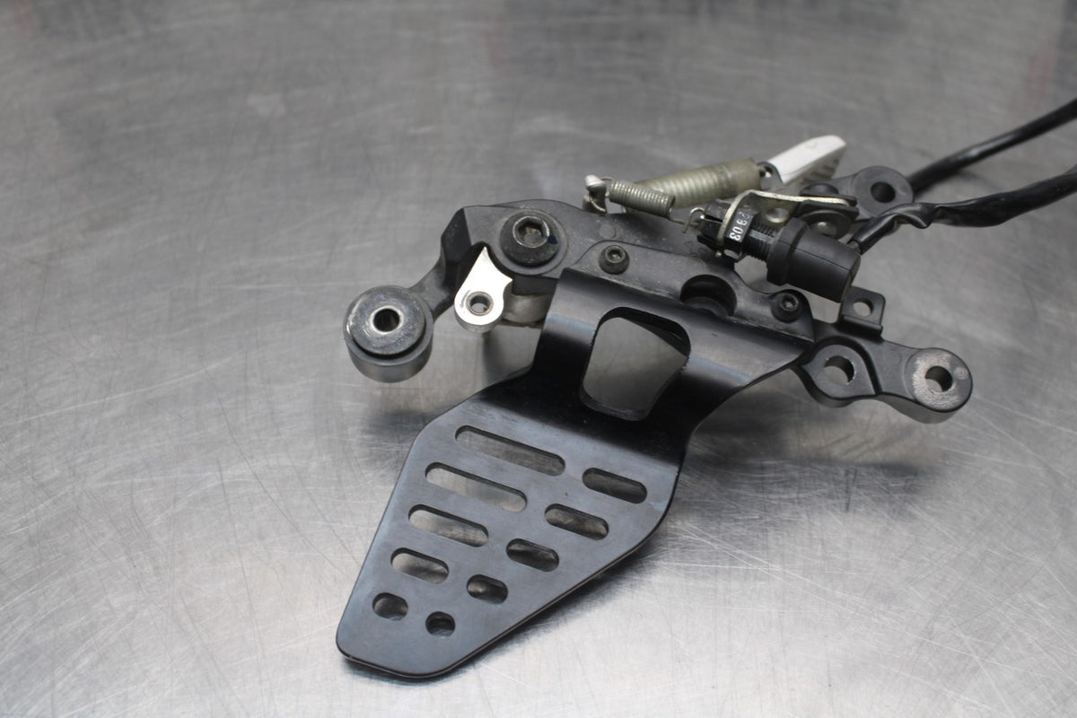 08-16 YAMAHA YZF R6 RIGHT REARSET REAR SET DRIVER FOOT PEG BRACKET MOUNT BB856