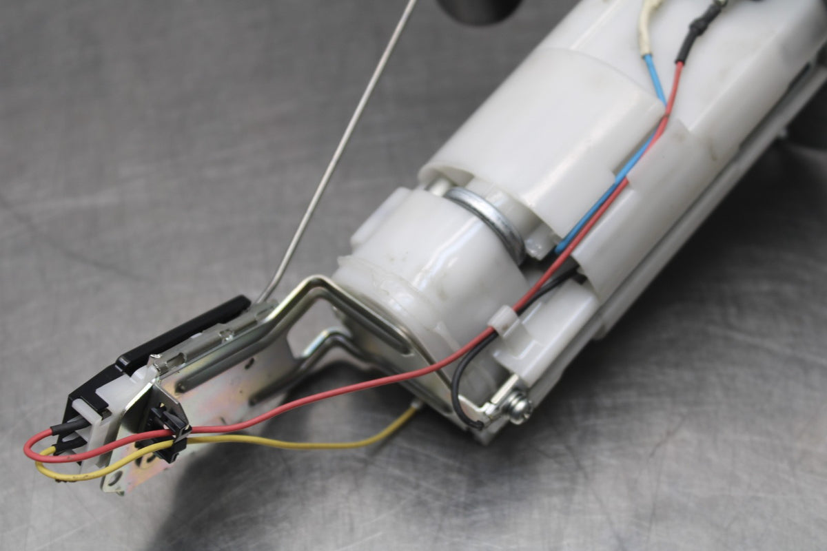20-25 SUZUKI GSXR750 FUEL PUMP GAS PETROL SENDER UNIT BB810