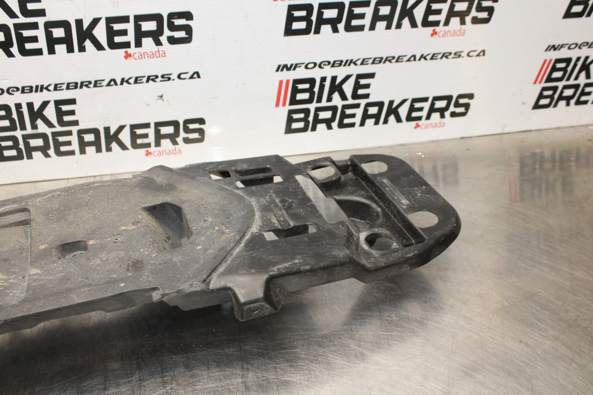08-10 SUZUKI GSXR 600 REAR BACK TAIL UNDERTAIL BATTERY TRAY PLASTIC BB835