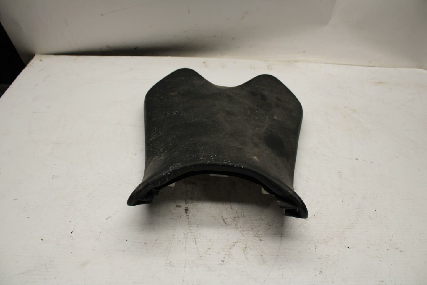 08-17 YAMAHA YZF R6 FRONT DRIVERS SEAT PAD SADDLE PILLION BB354