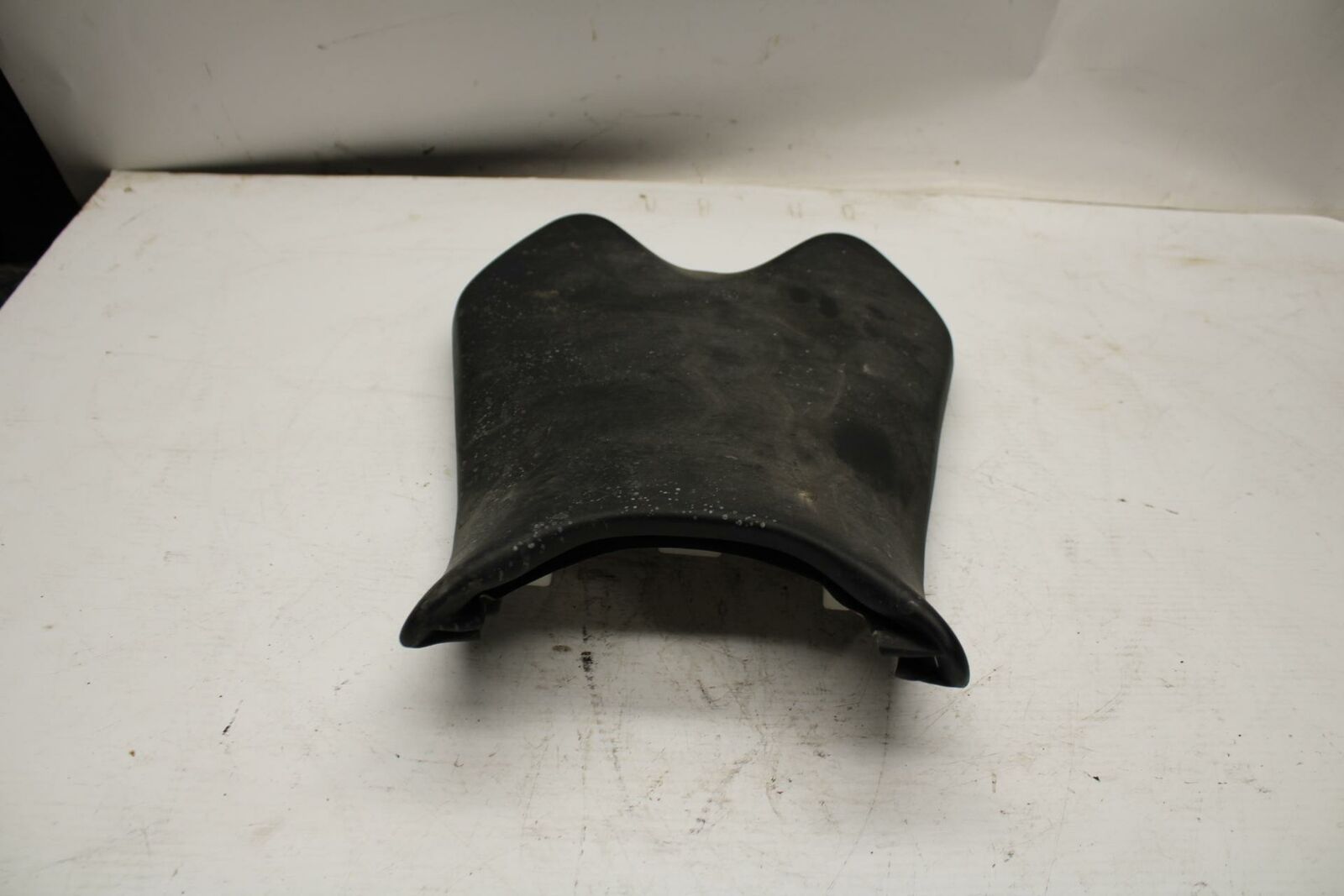 08-17 YAMAHA YZF R6 FRONT DRIVERS SEAT PAD SADDLE PILLION BB354