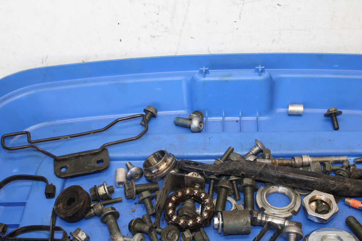 04 SUZUKI INTRUDER 800 MOUNTING BOLTS HARDWARE MOTOR SCREWS BB758