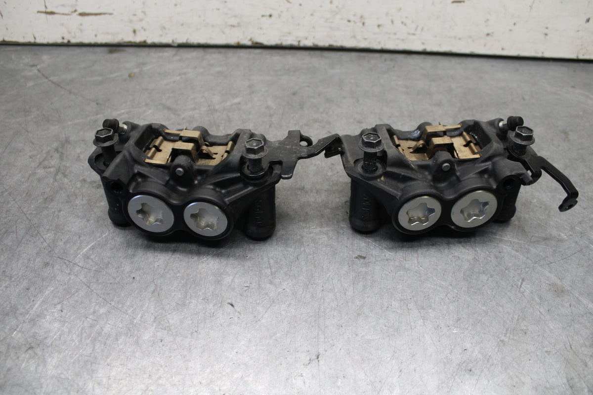 22-24 YAMAHA XSR900 RIGHT LEFT FRONT BRAKE CALIPER SET PAIR CALIPERS BB683