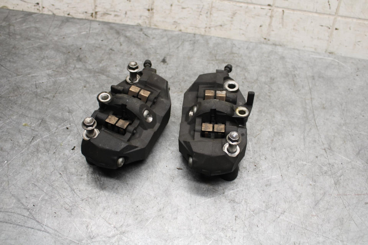 06-07 SUZUKI GSXR600 RIGHT LEFT FRONT BRAKE CALIPER SET PAIR CALIPERS BB543