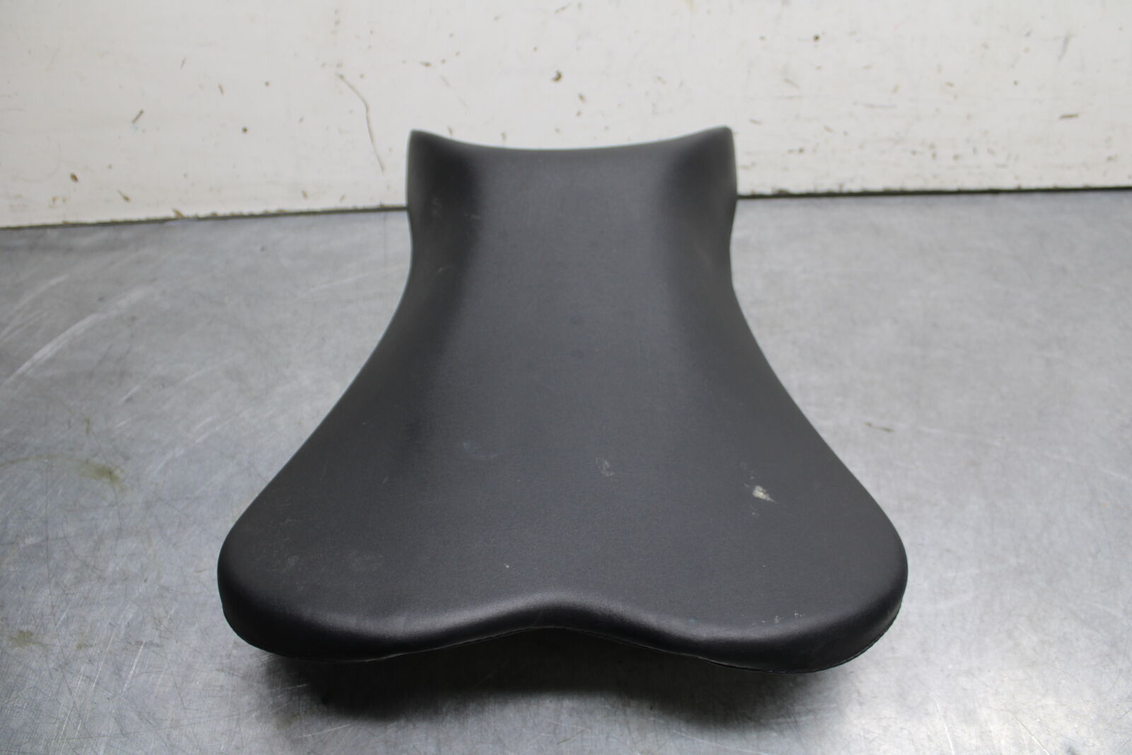 06-07 SUZUKI GSXR750 FRONT DRIVERS SEAT PAD SADDLE PILLION 45100-01H00-6BY BB670