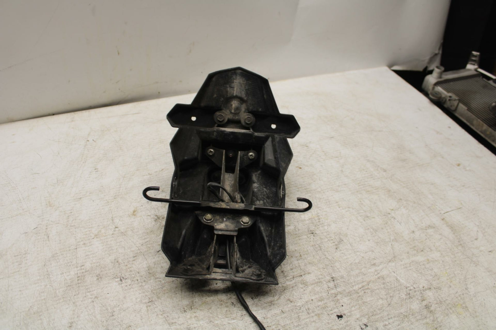 12-13 KAWASAKI EX300 NINJA REAR BACK FENDER MUD GUARD BB373