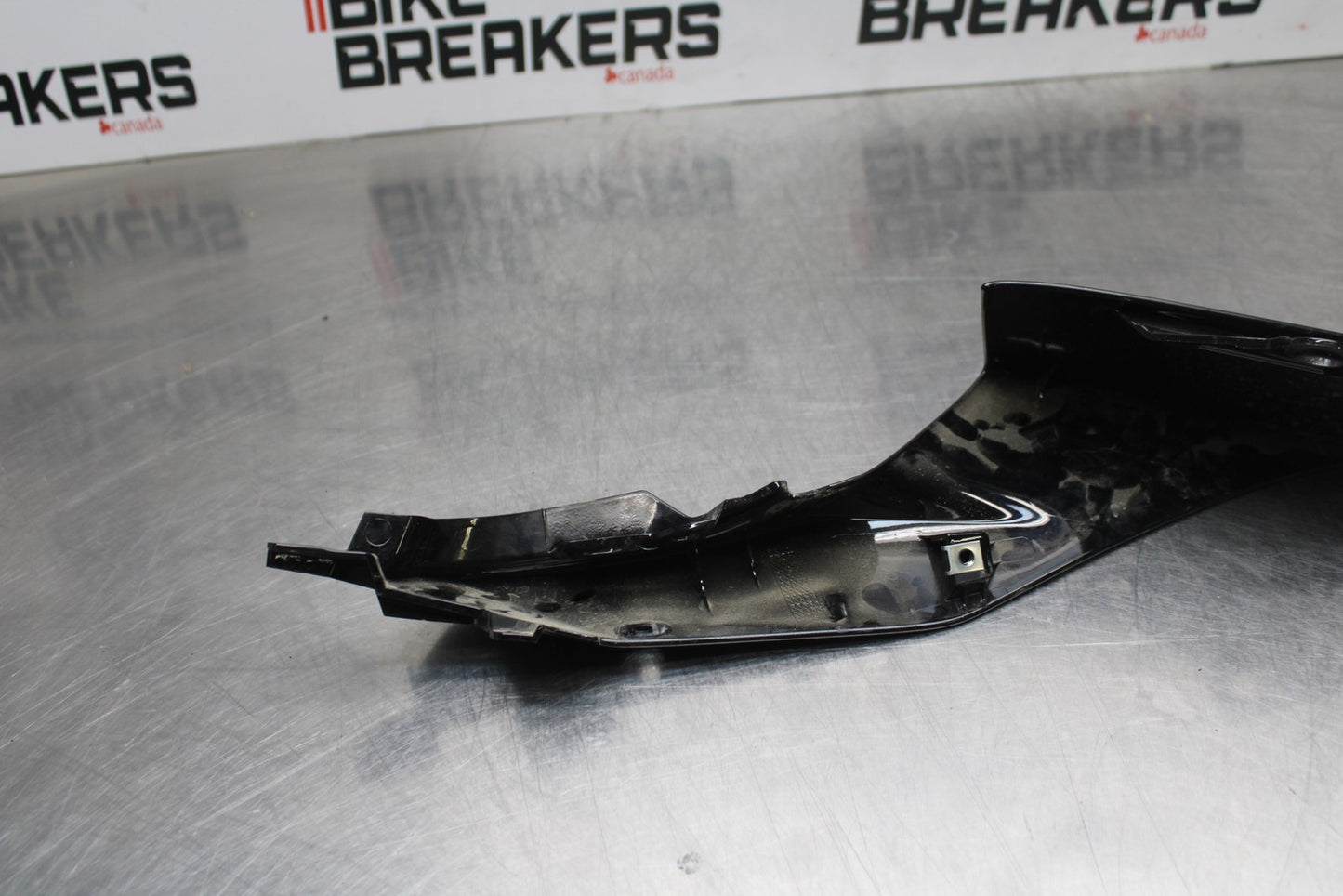 22-25 YAMAHA YZF R7 RIGHT REAR BACK TAIL FAIRING COWL SHROUD BB769