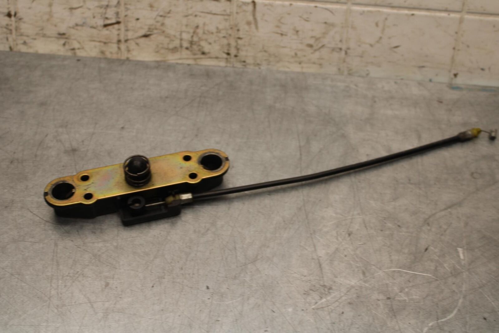 1997 Suzuki Bandit 1200 GSF1200S SEAT LATCH BB559