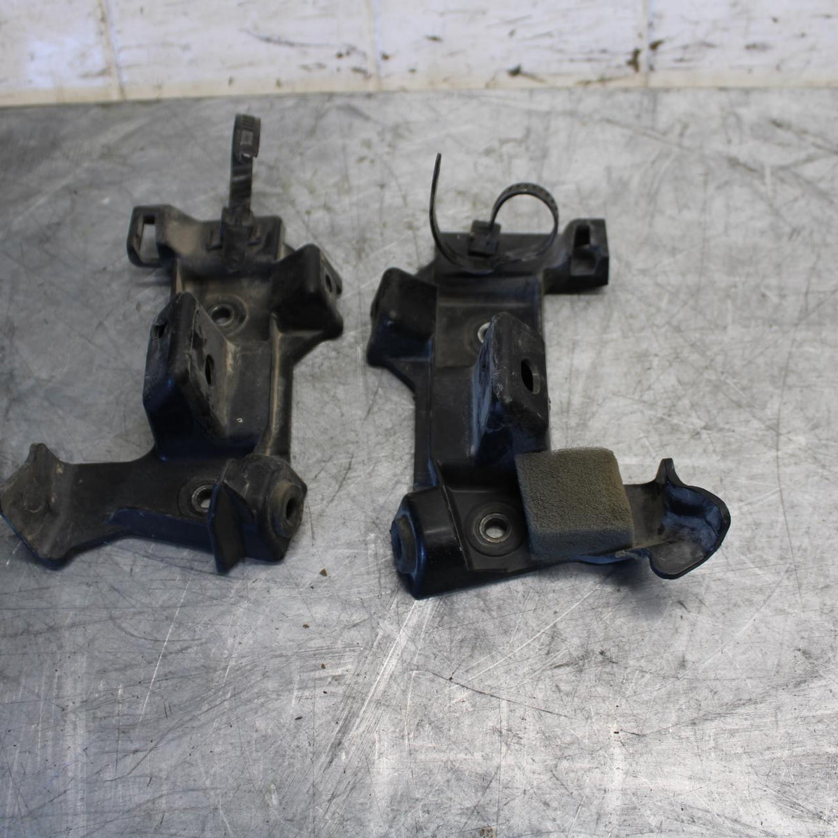 2009 Yamaha YZF R6 SIDE FAIRING STAY BRACKET BB532