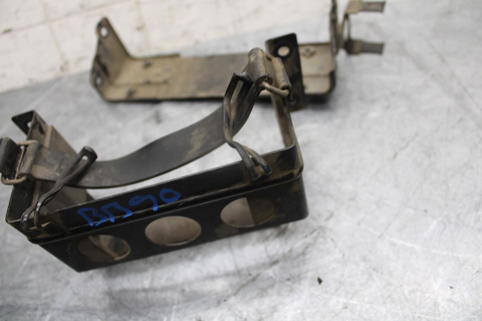 1993 Suzuki GSXR1100W BATTERY BOX TRAY STRAP BB46