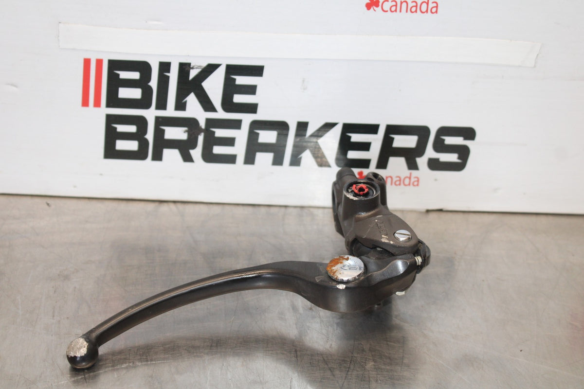 18 SUZUKI GSXR750 FRONT BRAKE MASTER CYLINDER w/ LEVER BB891