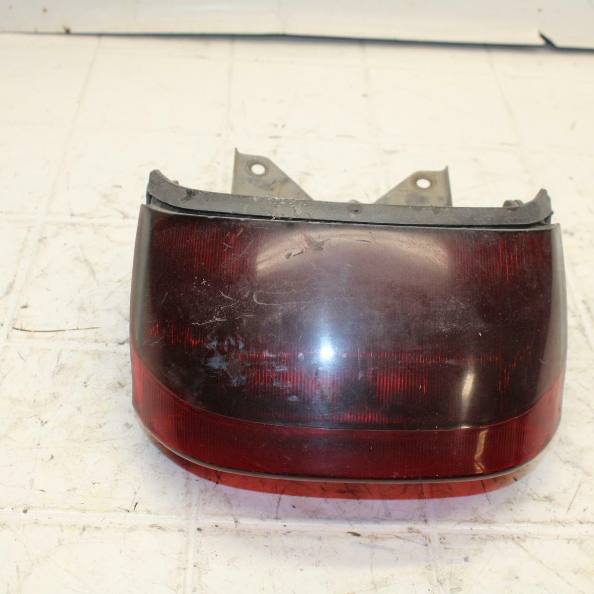 93 SUZUKI KATANA 600 GSX600F REAR TAIL TAILLIGHT BACK BRAKE LIGHT BB400