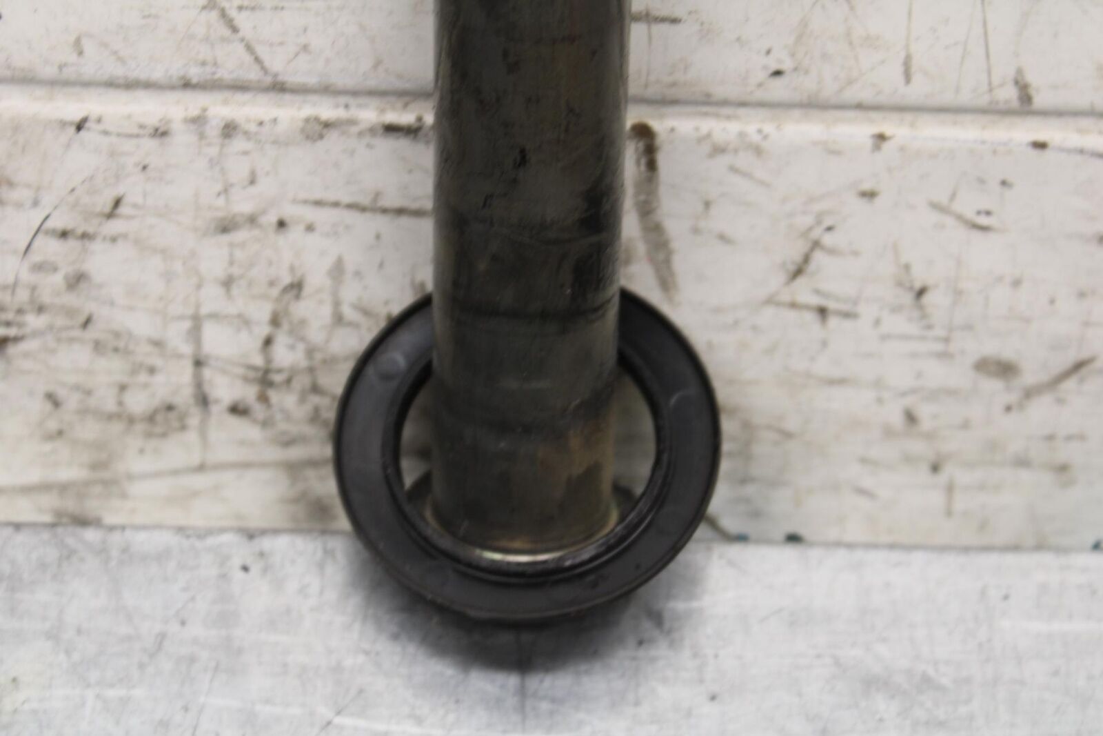2006 Yamaha YZF R6 REAR AXLE BACK WHEEL RIM BOLT AXEL 2C0-25381-00-00 BB560