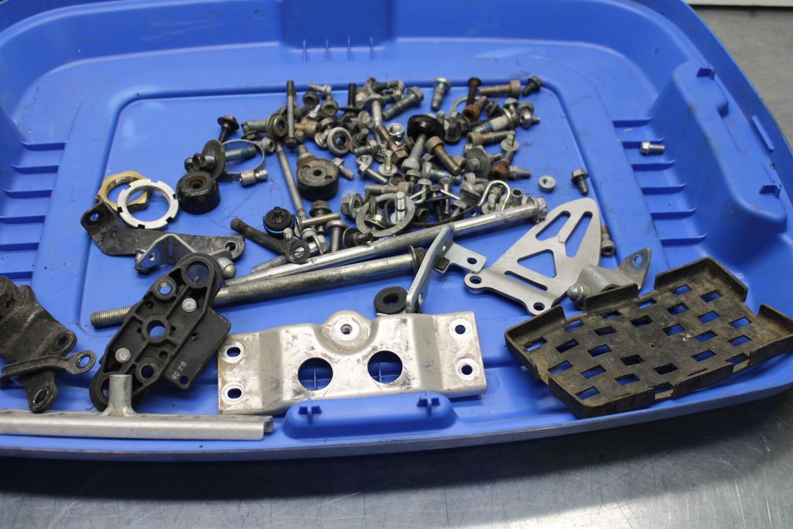 2011 Suzuki GSXR600 MISCELLANEOUS MOUNTING BOLTS HARDWARE MOTOR  BB94