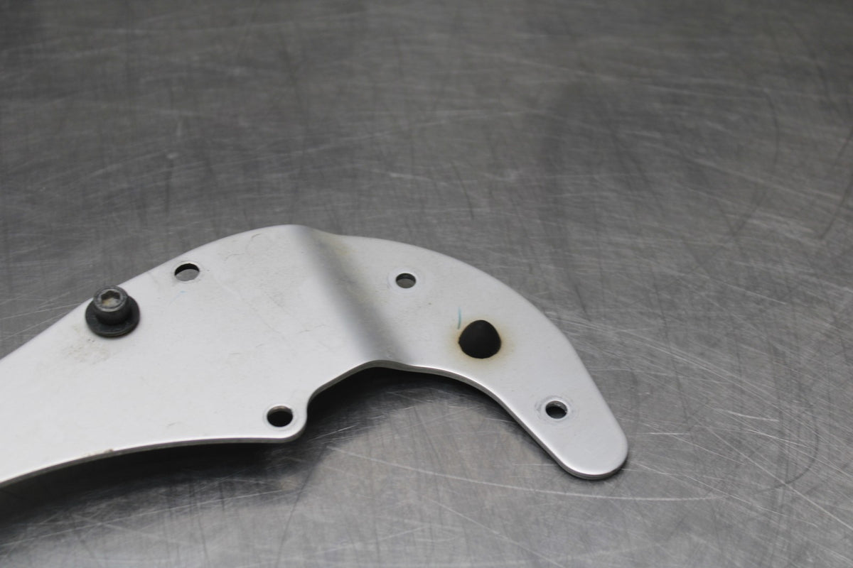 08-16 YAMAHA YZF R6 FRONT SEAT MOUNTING BRACKET MOUNT BB856