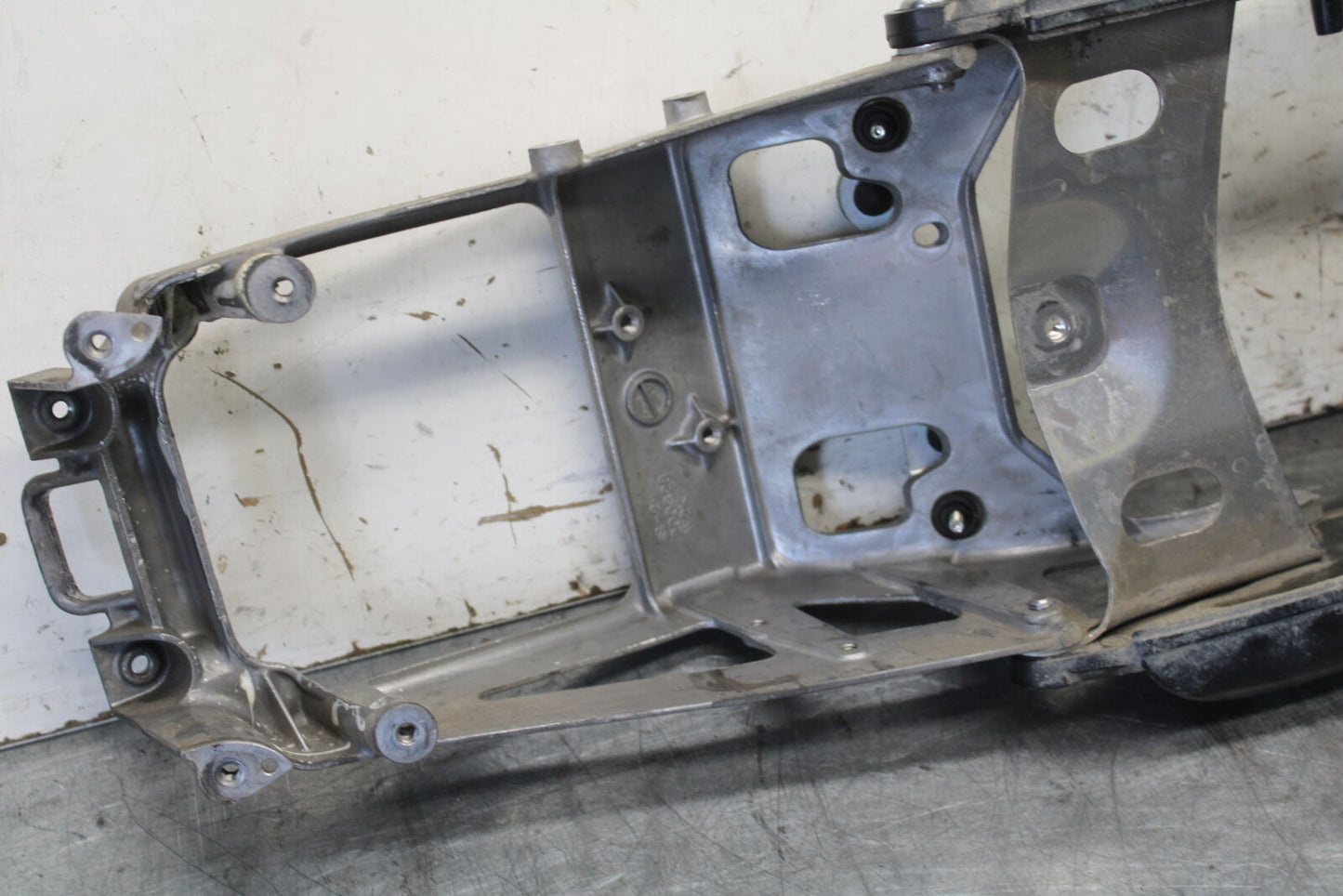 06-07 SUZUKI GSXR 600 REAR SUBFRAME BACK SUB FRAME BB694