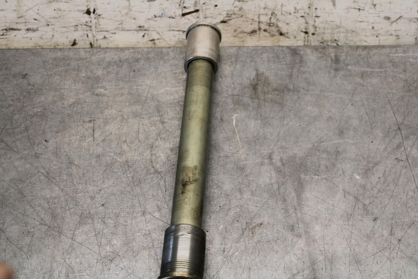 2011 Kawasaki Ninja ZX10R ZX1000K ABS FRONT WHEEL RIM AXLE   BB555