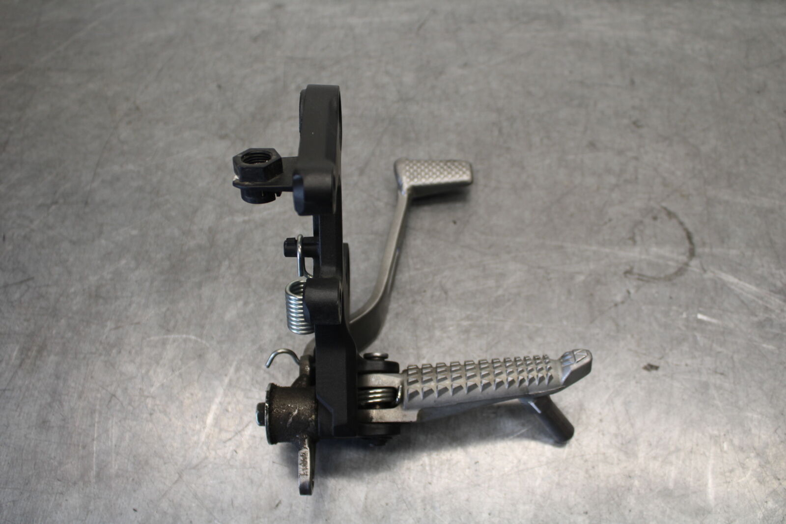 18-23 KAWASAKI NINJA 400 RIGHT REARSET REAR SET DRIVER FOOT PEG REST STOP BB679