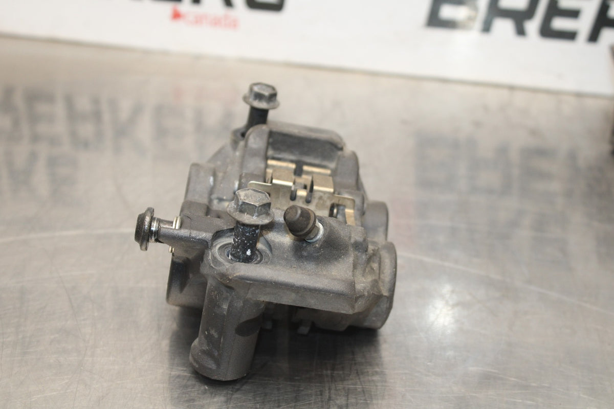 16 YAMAHA XSR900 RIGHT LEFT FRONT BRAKE CALIPER SET PAIR CALIPERS BB786