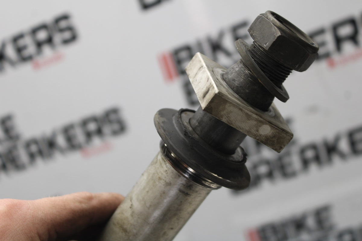 03 YAMAHA YZF R1 REAR AXLE BACK WHEEL RIM PIVOT BOLT AXEL BB895