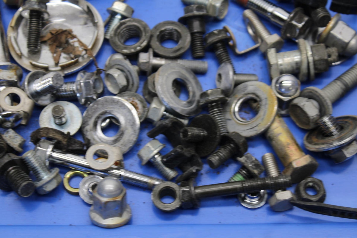 01-02 HONDA SHADOW SPIRIT 750 MISCELLANEOUS MOUNTING BOLTS HARDWARE MOTOR  BB632