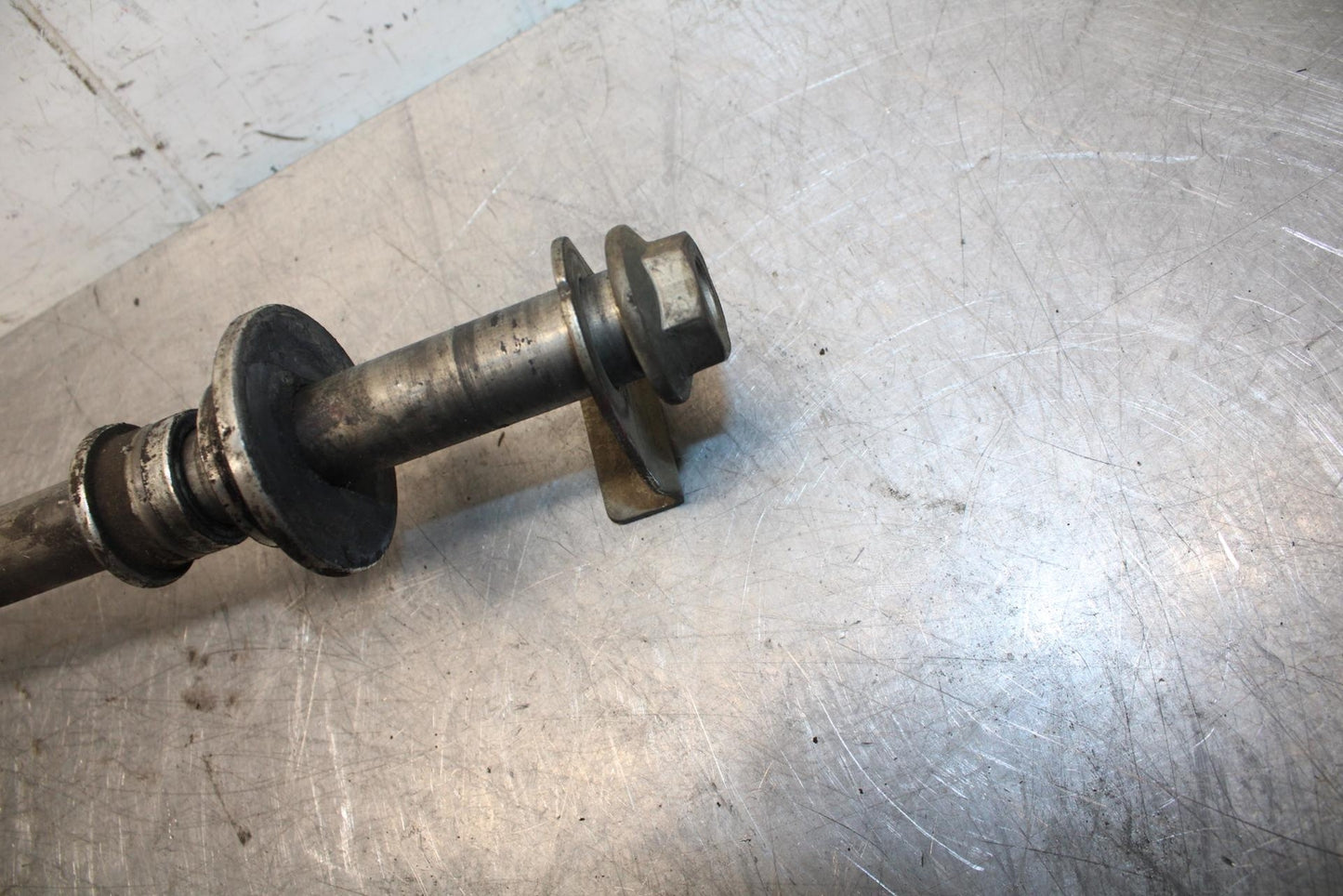 00-01 KAWASAKI ZZR600 REAR AXLE BACK WHEEL RIM PIVOT BOLT AXEL BB31